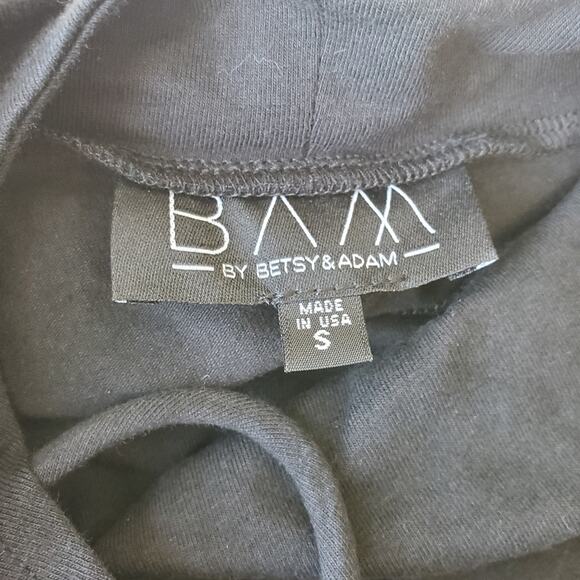 NWT Bam by Betsy & Adam Black Short Sleeve T-Shirt with Attached Mask Size S - Picture 5 of 9